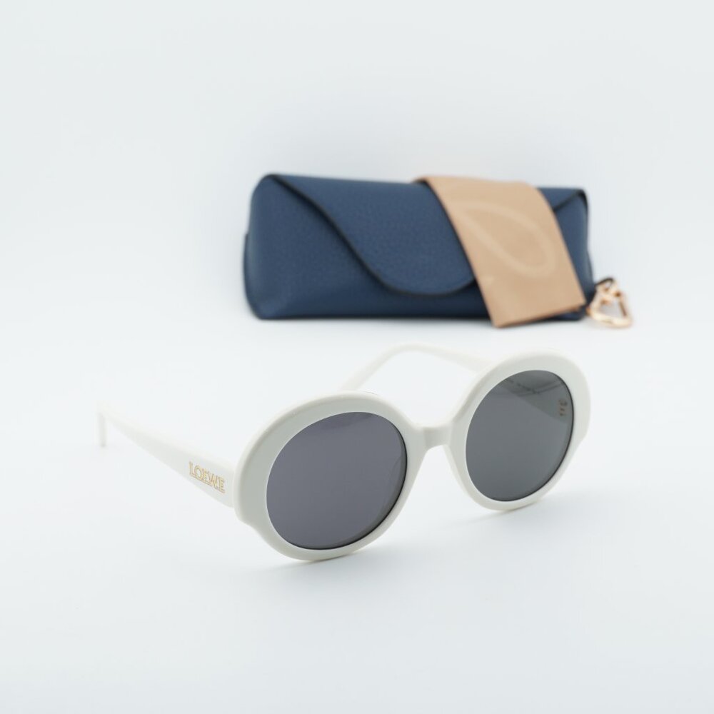 Loewe LW40135I 25A Round Sunglasses - Ivory / Smoke - Picture 7 of 10